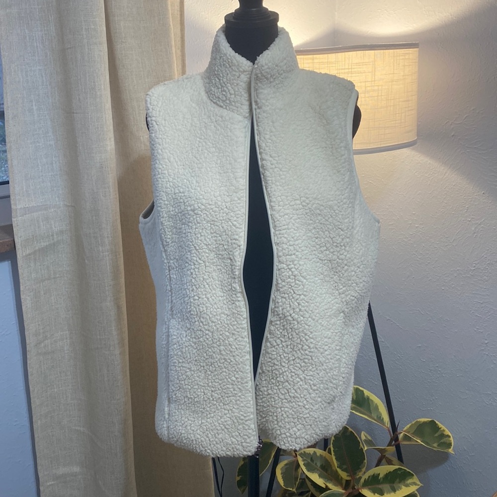 Calia by Carry Underwood Size Large Cream Sherpa Vest New without tags